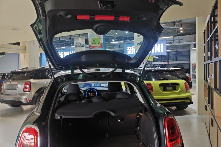 Used MINI 2016 1.5T COOPER Pioneer Edition Five-Door Model Trunk