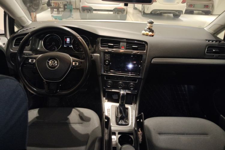 Used Volkswagen Golf Pure Electric 2020 Chari Center Console