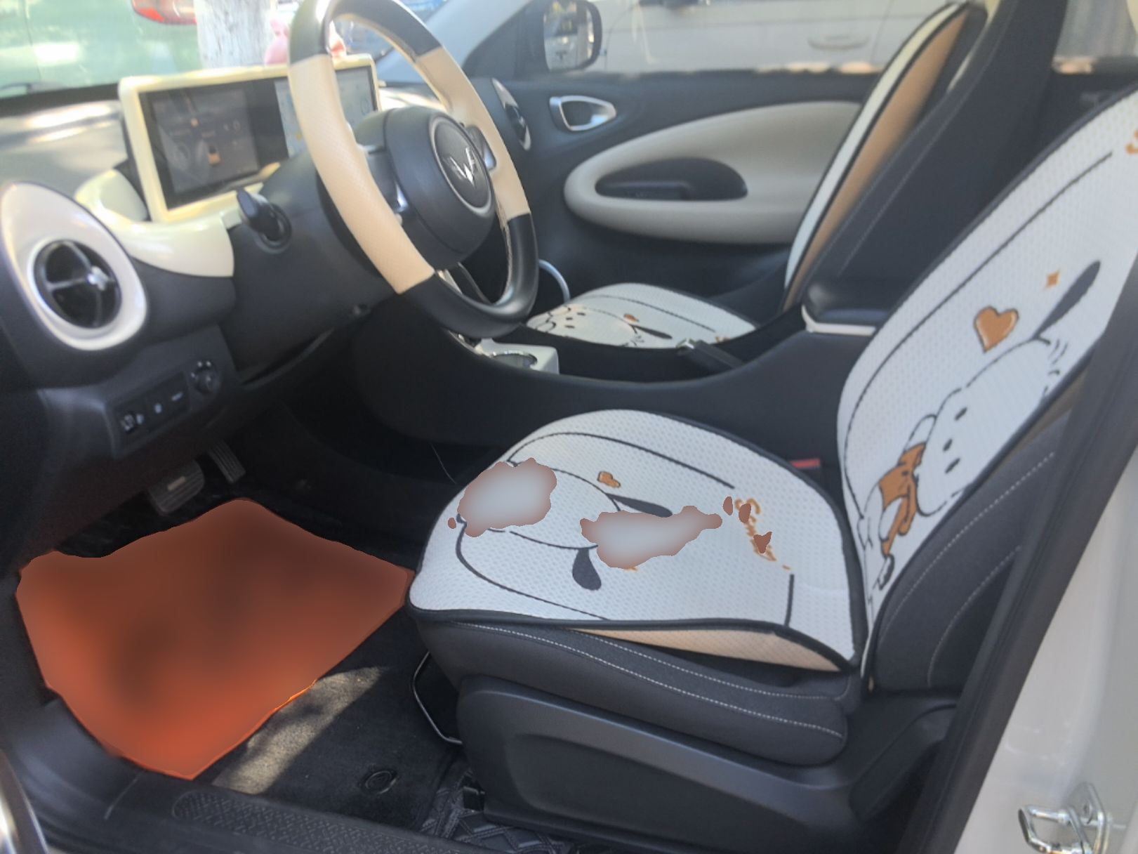 المقاعد الأمامية داخل السيارة