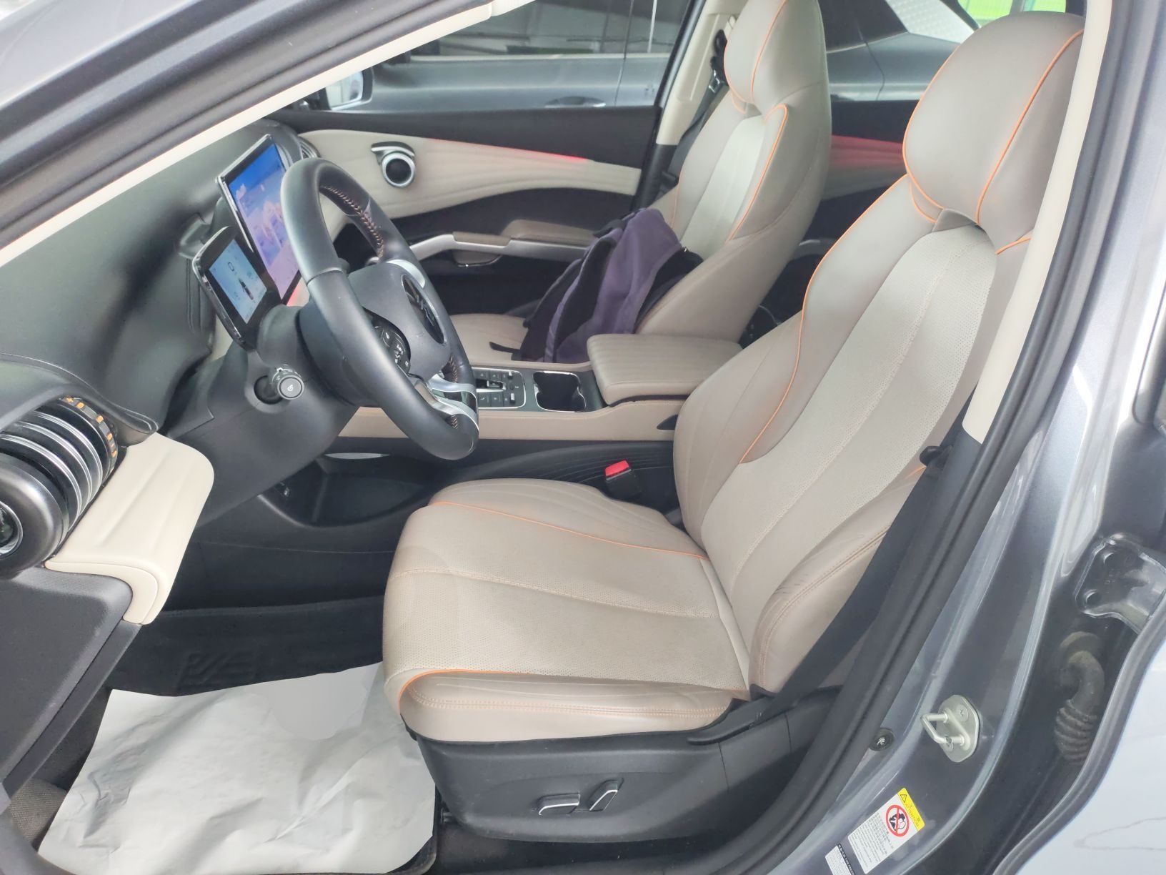 Переднее сиденье в автомобиле