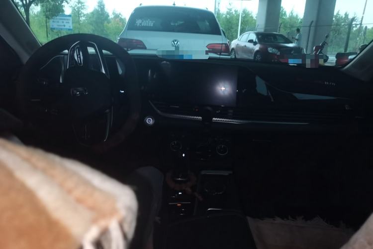 Used Bestune B70 2023 3rd Generation 1.5T Automatic Enjoyment Version 70th Anniversary Edition Center Console