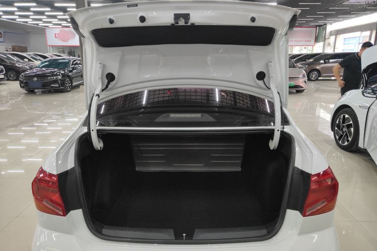 Used Volkswagen Jetta 2019 Dream Edition 1.5L Automatic Fashionable Version Trunk