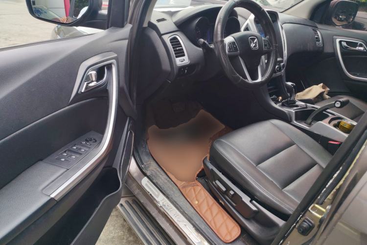 Used JMC Yusheng S350 2013 2.4T Automatic 2WD Diesel Ultra-Luxury 7-Seater Driver Seat