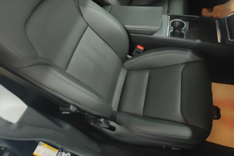 Used Tesla Model Y 2025 Rear-Wheel Drive First Edition Right Front Seat