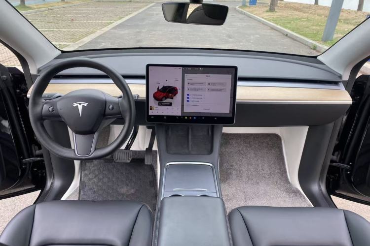 Used Tesla Model Y 2022 Long-Range All-Wheel-Drive Version