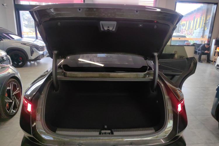 Used Lynk & Co Lynk & Co 10 EM-P 2025 Model 240 All-Wheel Drive Ultra—Sport Edition