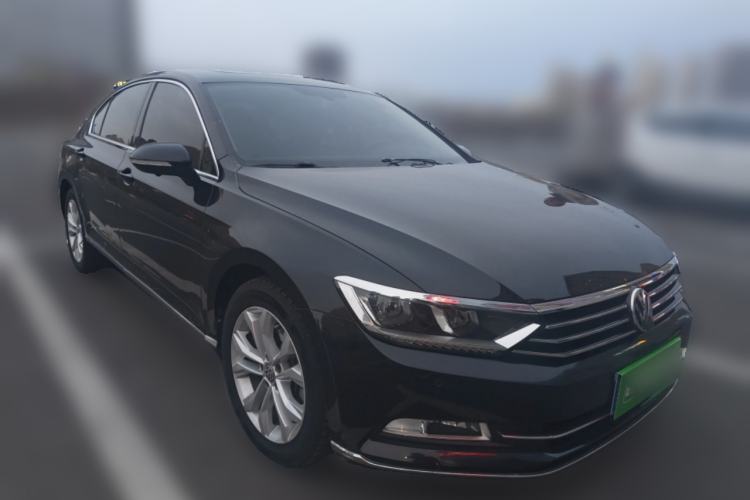Used Volkswagen Magotan 2019 330TSI DSG Luxury Model China V Standard Front Right 45 Deg