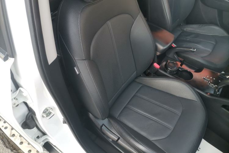 Used Hyundai ix35 2015 2.0L Automatic 2WD Smart Type China IV