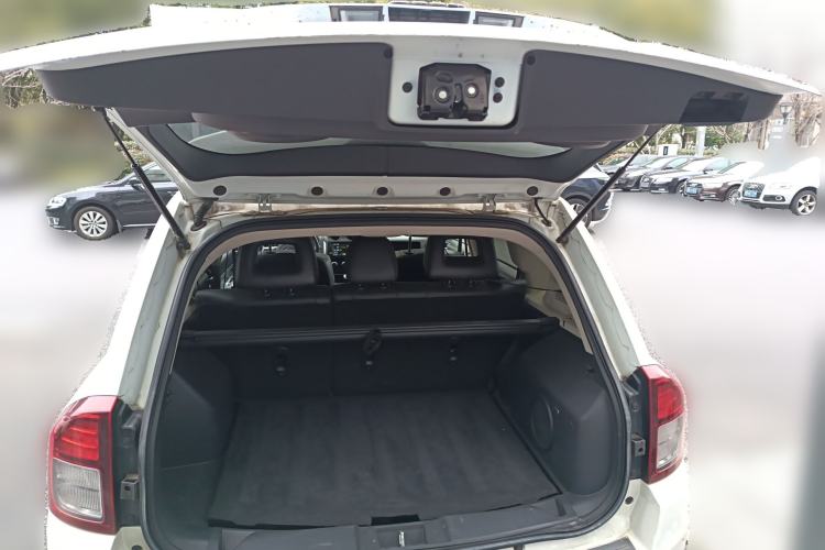 Used Jeep Compass 2014 2.0L two-wheel drive luxury version Trunk