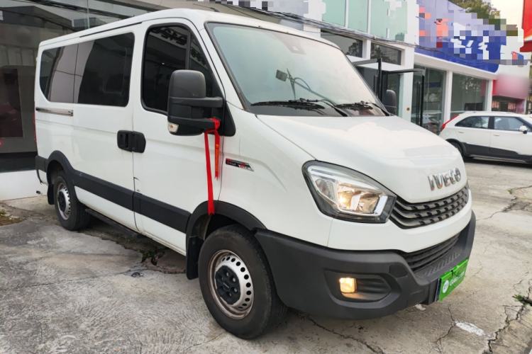 Used Iveco Eurocargo 2021 3.0T Automatic Chao Rui Short Wheelbase Low-Roof Side-Sliding Door F1C
