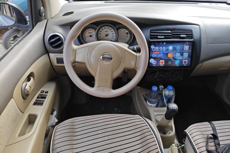 Used Nissan Livina 2010 Jingyue Edition 1.6L Manual All-Around Model