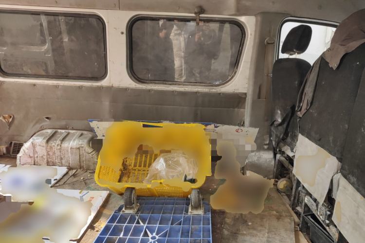 Used Dongfeng Yufeng 2018 2.3TA100 Standard Edition Logistics Vehicle Short Wheelbase Mid-Roof Design 5-9 Seater Powered by WP2.3
