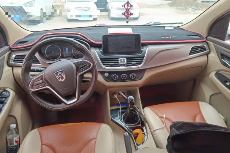 Used Baojun 730 2017 1.5T Manual Fashion Version 7 Seats China V Emission Standard Center Console