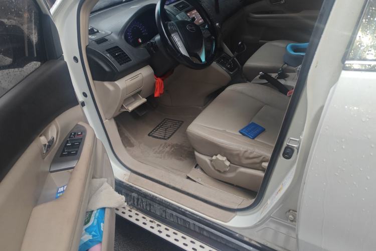 Used BYD S6 2012 2.4L Automatic Luxury Edition
