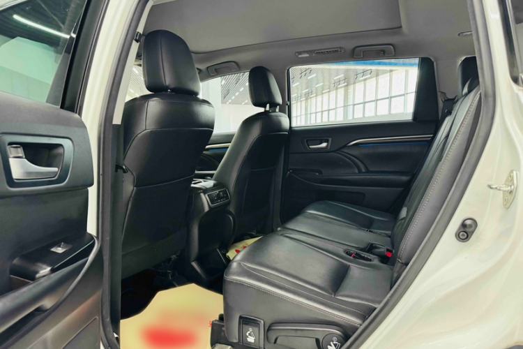 Used Toyota Highlander 2017 2.0T Four-Wheel Drive Ultimate Edition 7 Seats Interior 3