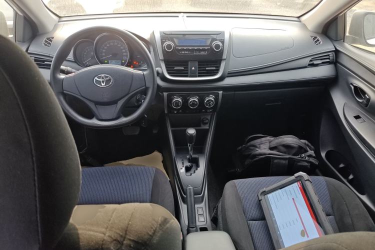 Used Toyota YARiS L Zhi Xiang 2017 1.5E CVT Dynamic Edition Center Console