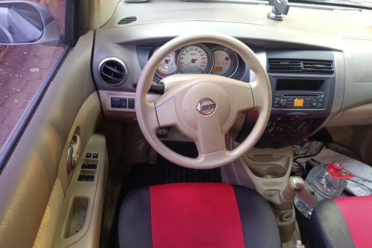 Used Nissan Livina 2010 Jingyue Edition 1.6L Manual All-Around Model