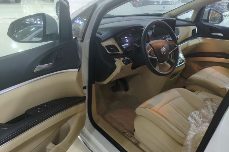 Used Buick GL8 2023 Facelifted Land Cruiser Executive Luxury Version