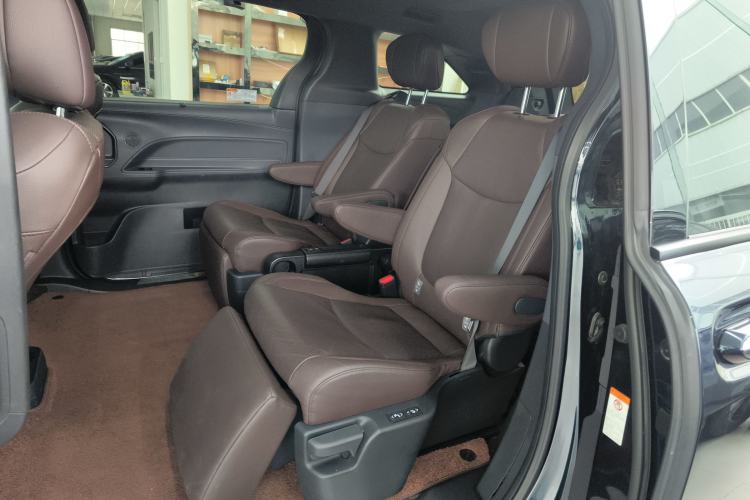 Used Toyota Granvia 2023 2.5L Hybrid Flagship VIP Edition Left Rear Seat