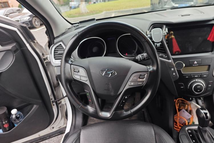 Used Hyundai Santa Fe 2013 2.4L Automatic Two-Wheel Drive Smart Version Steering Wheel
