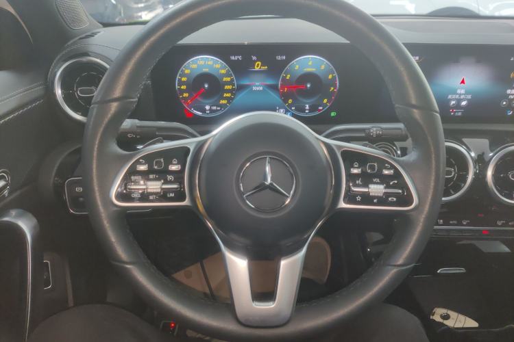 Used Mercedes-Benz A-Class 2022 Restyled A 200 L Sport Sedan Fashion Version Steering Wheel