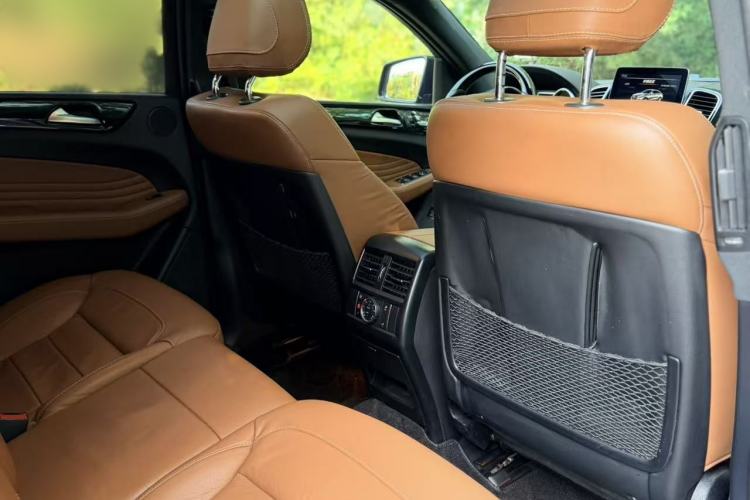 Used Mercedes-Benz GLE Coupe 2017 GLE 500 4MATIC Coupe SUV Interior 5