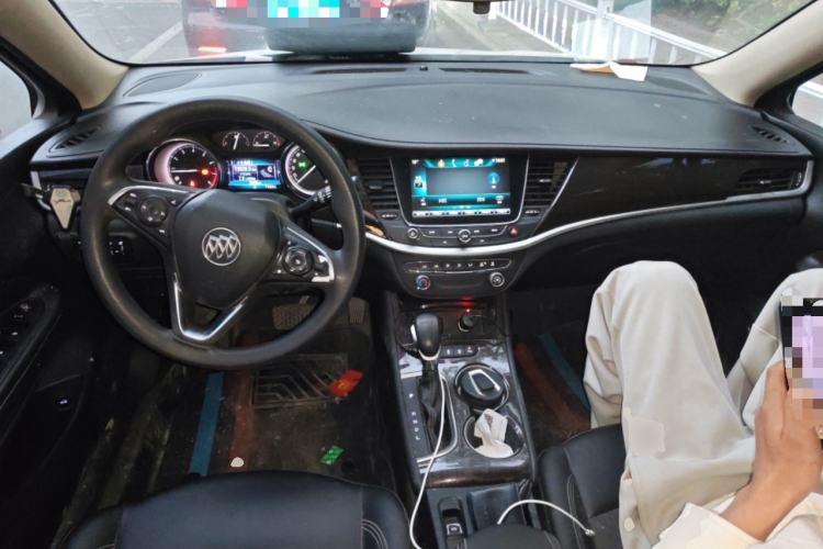 Used Buick Verano 2018 Sedan 20T Dual-Clutch Leading Model Center Console