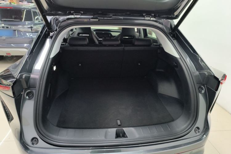 Used CHANGAN OSHAN Z6 2023 Blue Whale 1.5T DCT Smart Edition Trunk