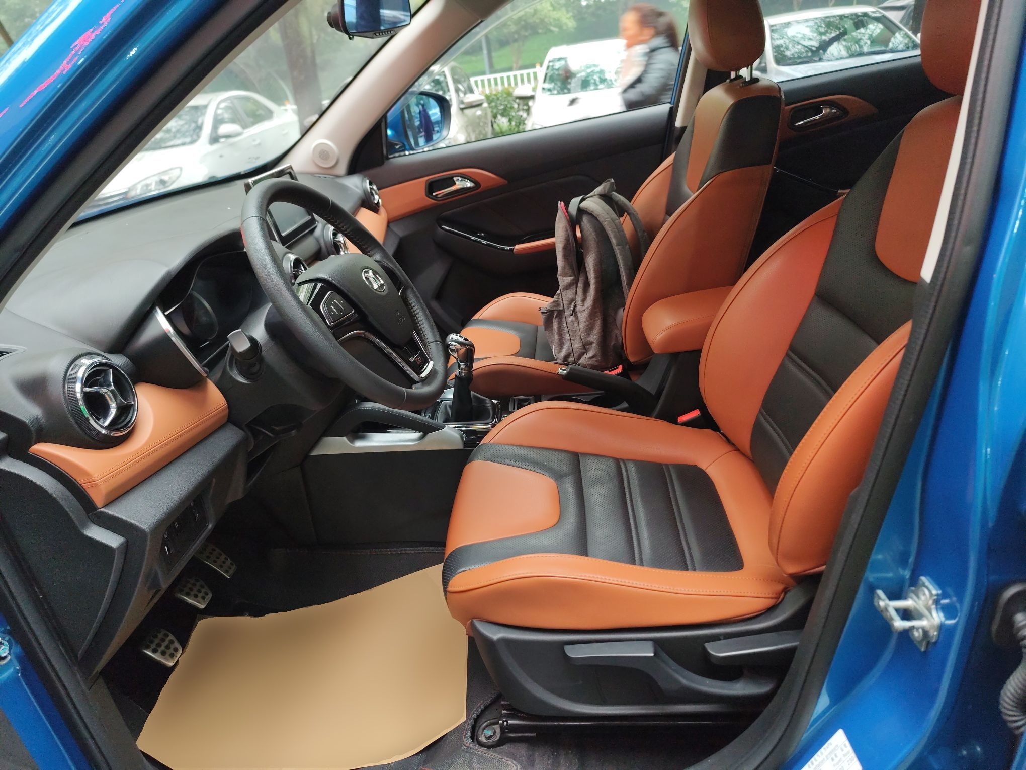 Переднее сиденье в автомобиле