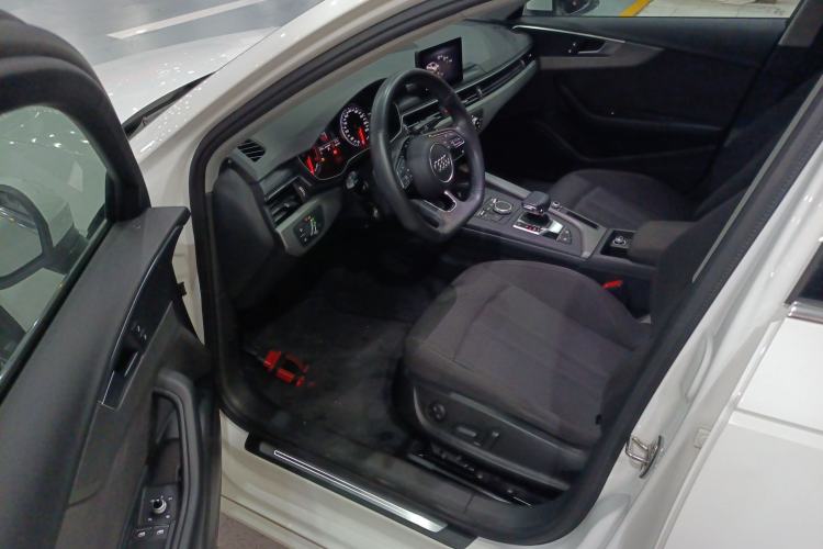 Used Audi A4L 2018 30th Anniversary Edition 40 TFSI Trendy Model
