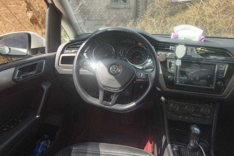 Used Volkswagen Touran 2018 Volkswagen Touran L 280TSI DSG Comfort Edition 7-seater Steering Wheel