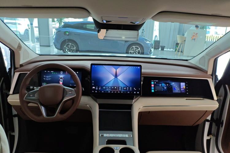 Used BYD Xia 2025 DM-i 1.5T 180km Excellence Model Center Console