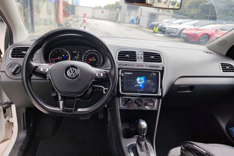 Used Volkswagen Polo 2018 1.5L Automatic Enjoyment Model Center Console