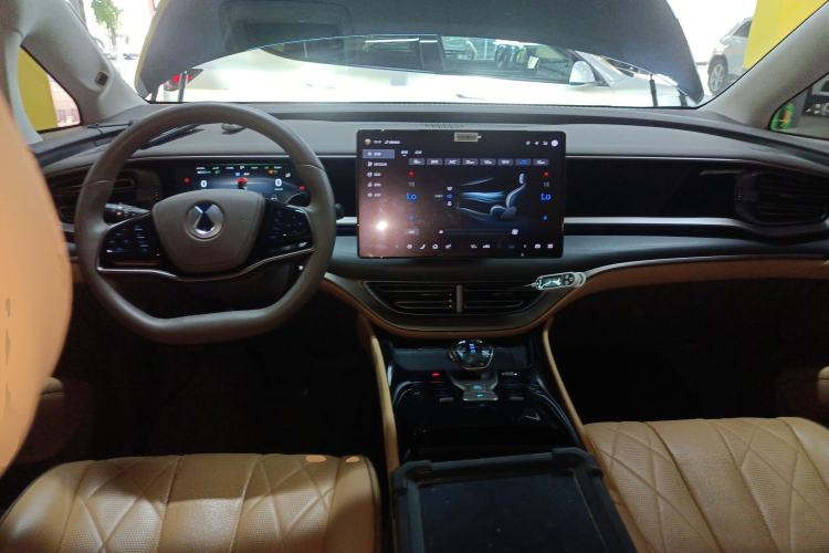 Used Denza D9 2022 EV 600 Four-Wheel Drive Flagship Model