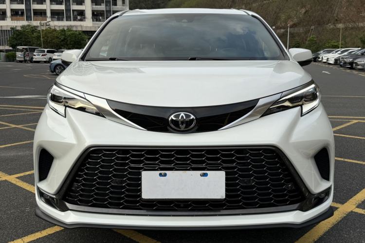 Used Toyota Granvia 2024 2.5L Hybrid Luxury Edition Exterior 2