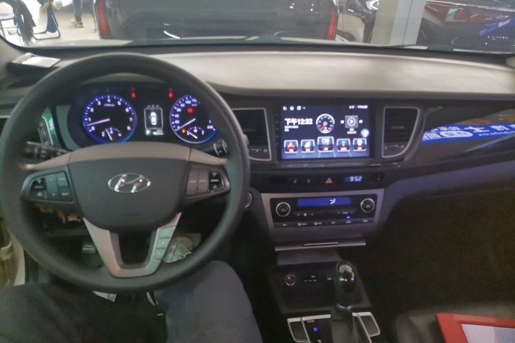 Used Hyundai Mistra 2014 1.8L Automatic Smart GLS Interior 2