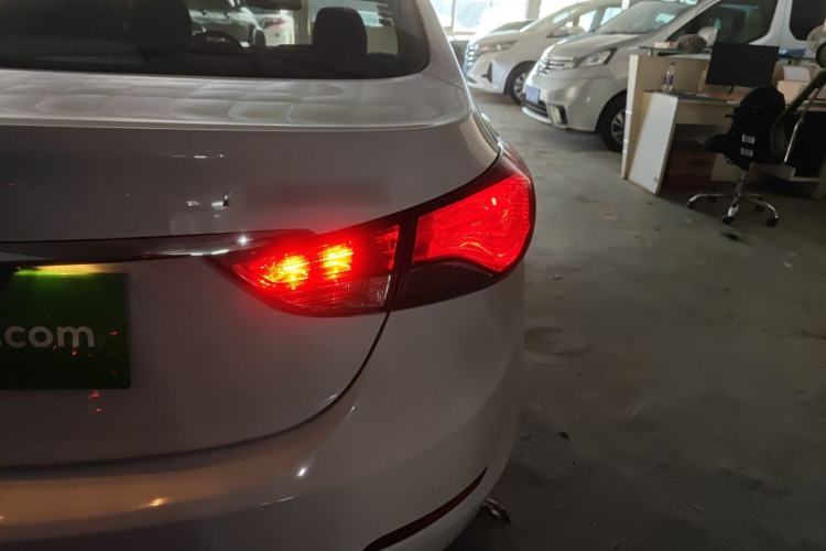 Used Hyundai Elantra (5th Generation / Langdong) 2016 1.6L Automatic Smart Version