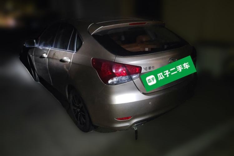 Used Soueast V6 Lingshi 2014 1.5L Manual Luxury Edition for Women
