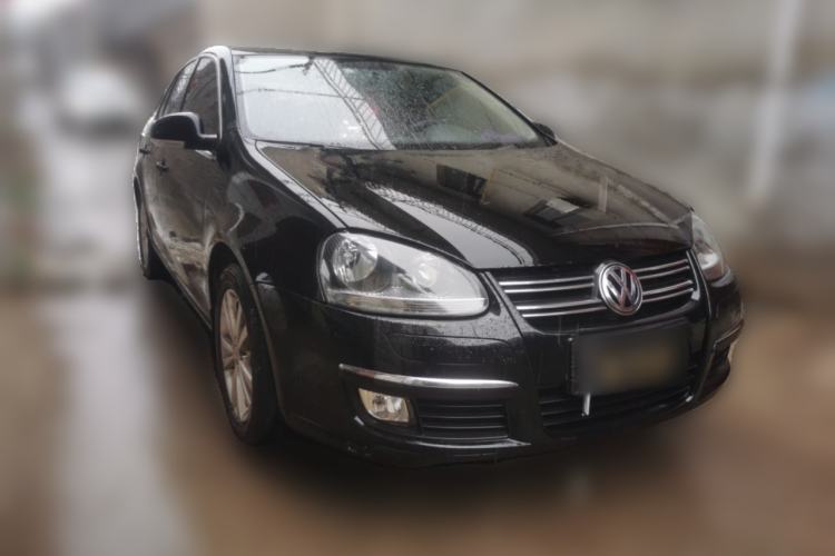 Used Volkswagen Sagitar 2010 1.4 TSI Automatic Luxury Model Front Right 45 Deg