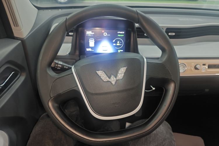 Used Wuling Hongguang MINIEV 2022 Macaron Premium Model – Lithium Ternary Battery Steering Wheel