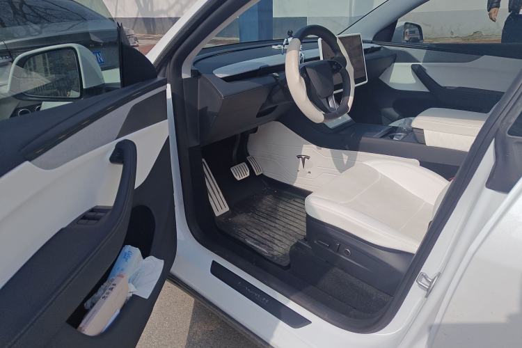 Used Tesla Model Y 2025 Long-Range All-Wheel Drive First Edition