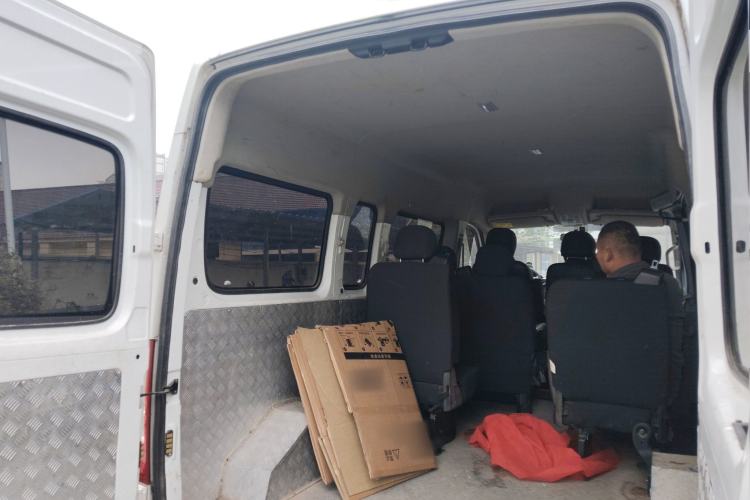 Used SAIC MAXUS Xintu V80 2021 2.0T Manual Classic Aoyuntong 127 PS Mid-axle Mid-roof 6/7/8/9-Seater Trunk