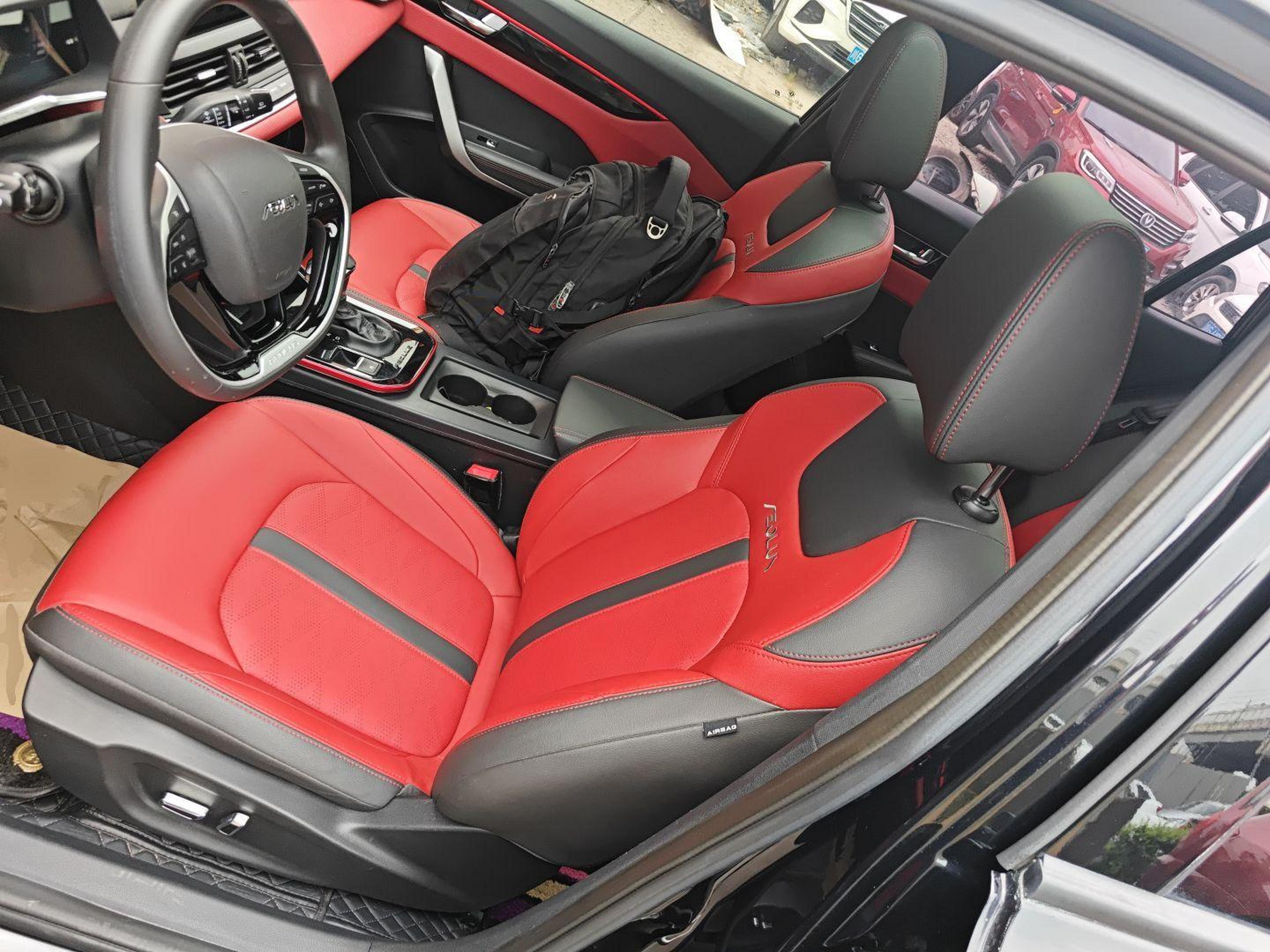 Переднее сиденье в автомобиле