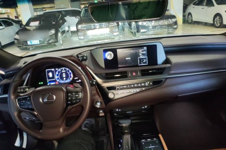 Used Lexus ES 2020 200 Excellence Edition Center Console