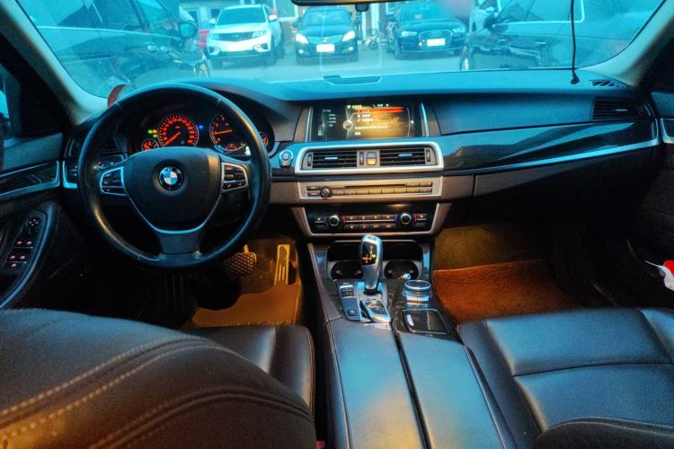 Used BMW 5 Series 2014 525Li Luxury Design Package Center Console