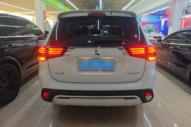 Used Mitsubishi Outlander 2019 2.4L 4x4 Zhi Xiang Edition 7 Seats China VI Standard