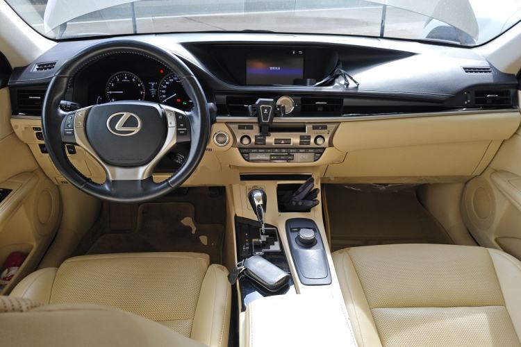 Used Lexus ES 2014 250 Elite Edition Center Console