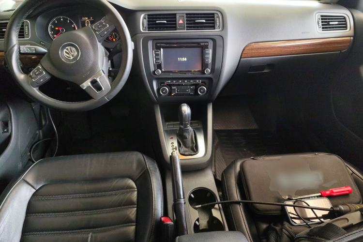 Used Volkswagen Sagitar 2012 1.8TSI Automatic Flagship Edition Center Console