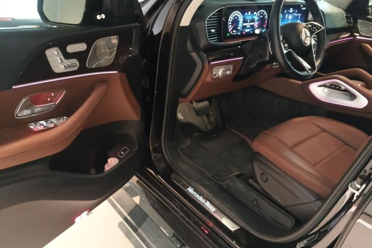 Used Mercedes-Benz GLE 2024 Refreshed GLE 350 4MATIC Stylish Edition Driver Seat