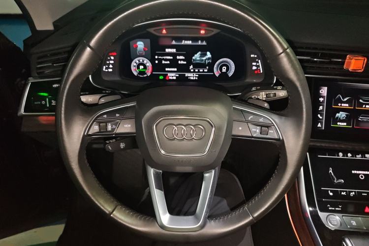 Used Audi Q7 2020 55 TFSI quattro S line sports model Steering Wheel